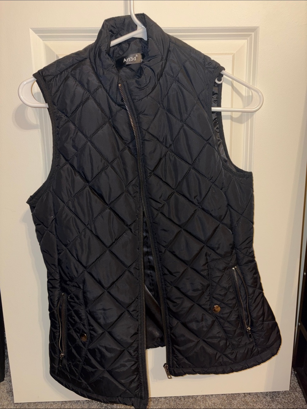 Fitted black puffer vest zip up vest